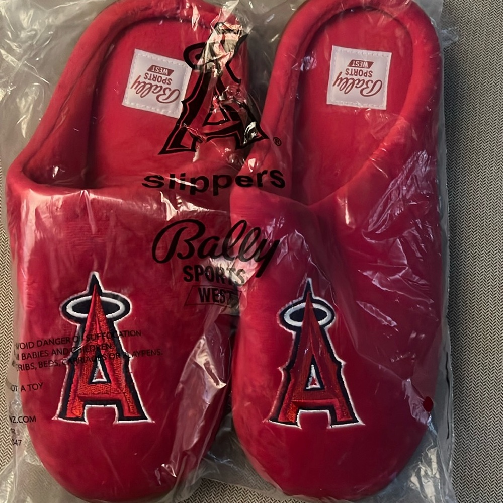 Bally Sports West Los Angeles Angels Mens Red Slippers Size 44/45 U 10.5 - 11.5